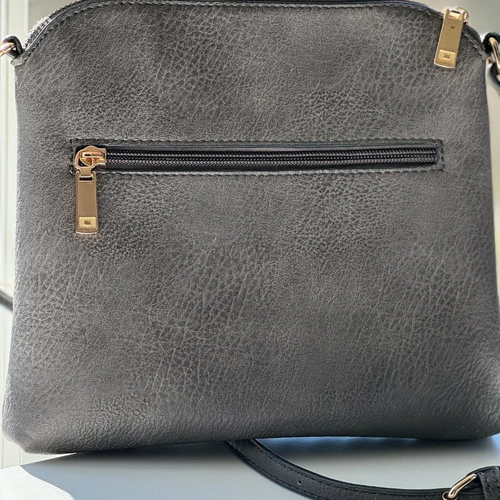 Chevron Quilted Medium Crossbody Bag - Picture 5 of 7